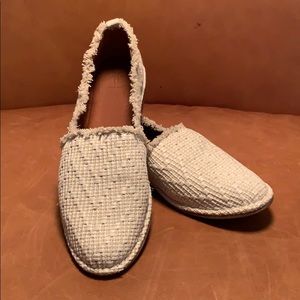 The Frye Company woman’s woven flat size 7.5 white